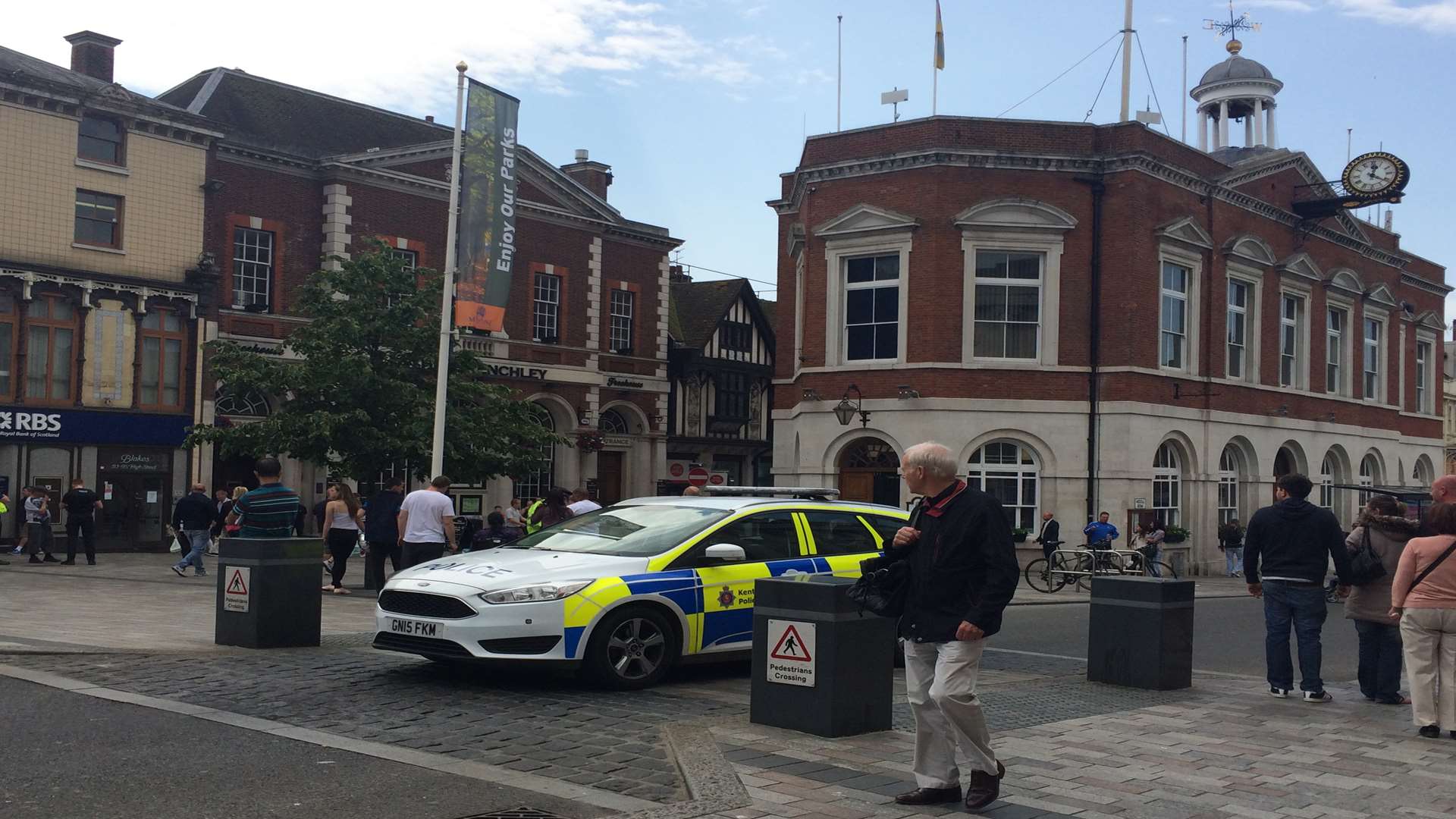 Police were called to reports of a fight in Jubilee Square