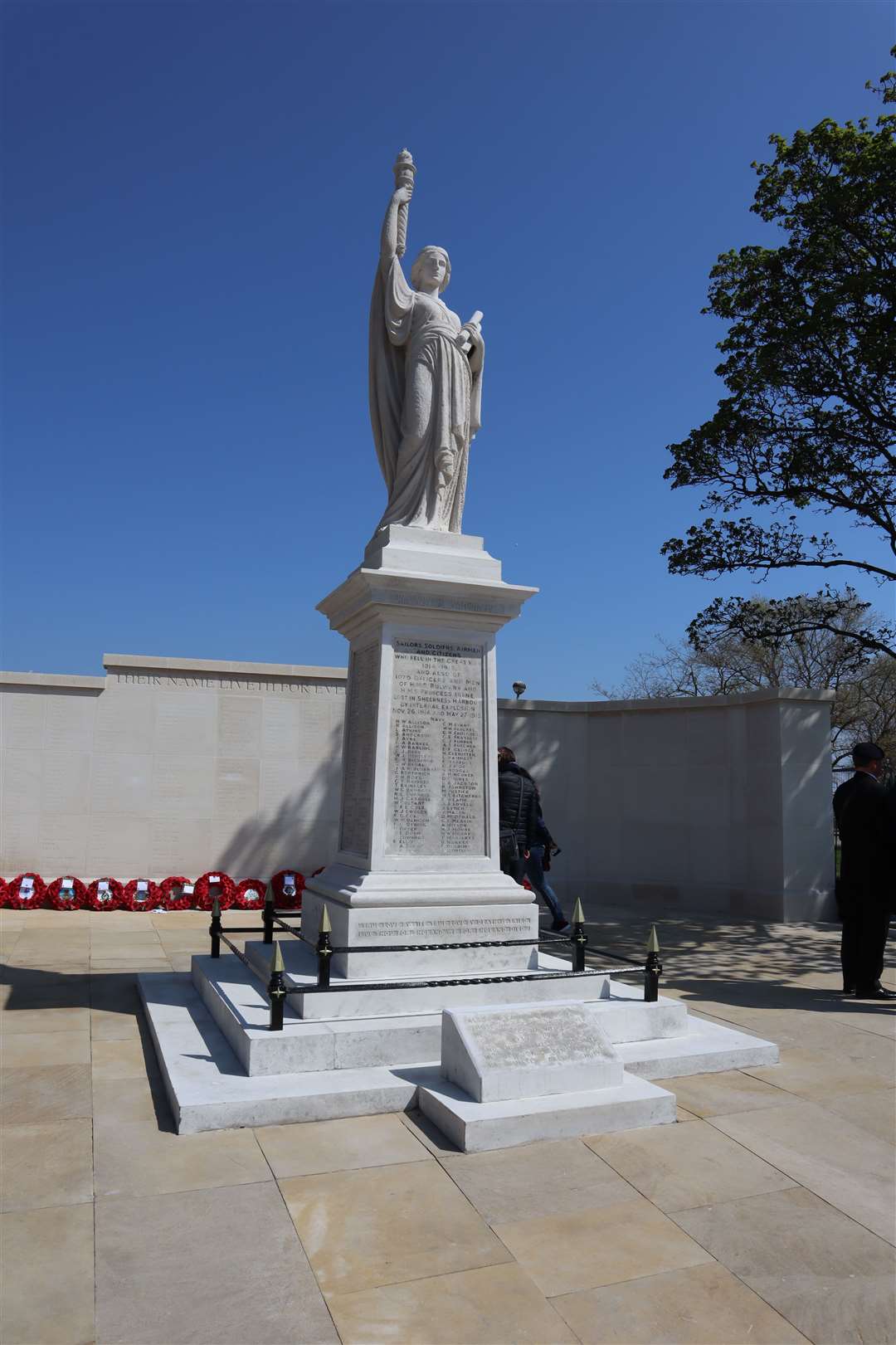 The Sheerness war memorial and new memorial wall. Picture: John Nurden (56247680)