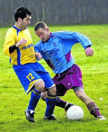 Appledore (claret) take on Ashford Eagles in Division 2