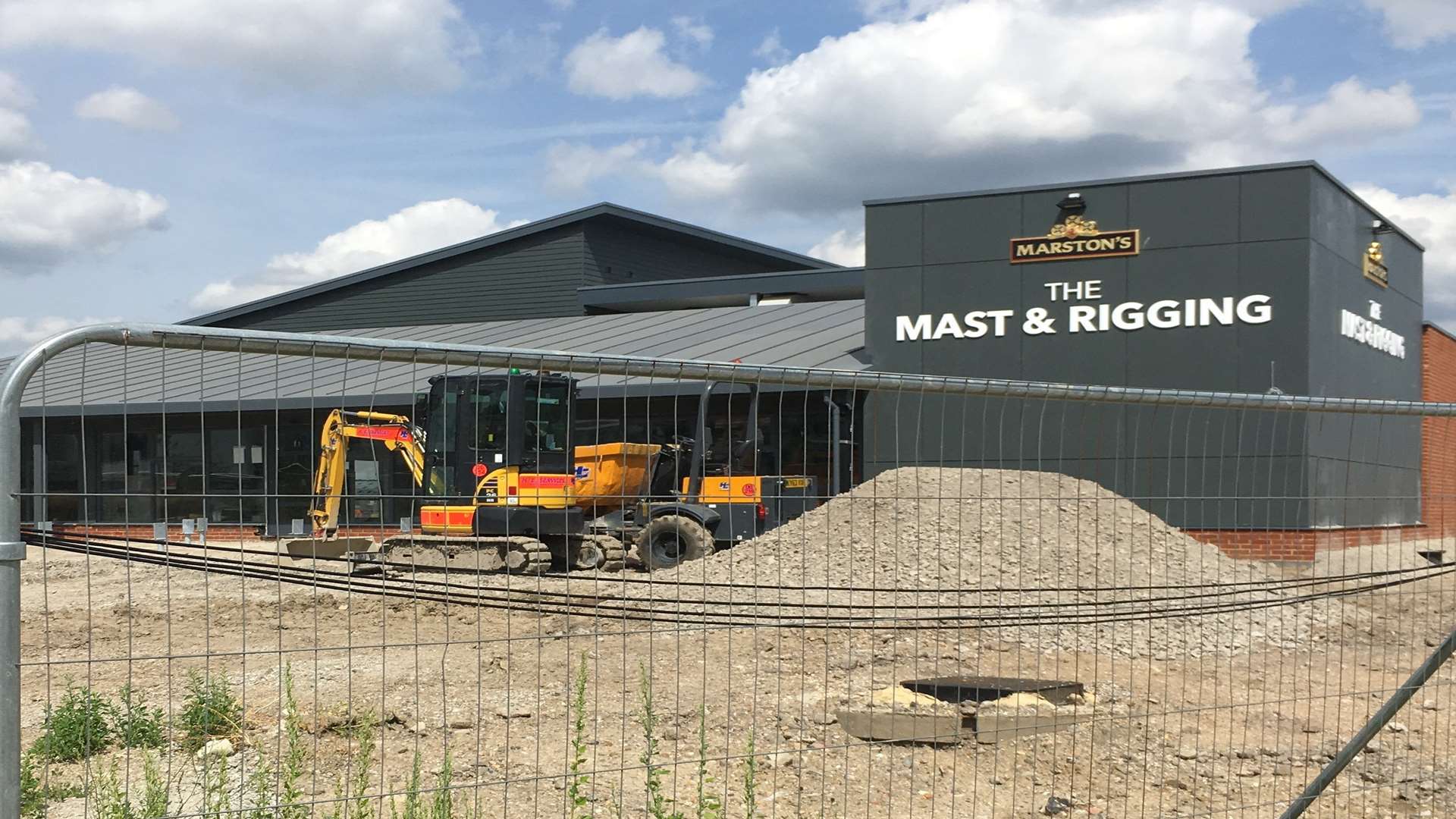 The Mast and Rigging pub at Chatham Waters