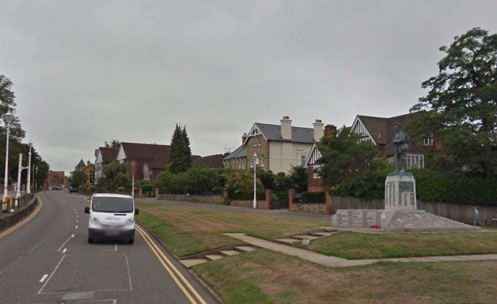 Police appeal after the incident near the War Memorial in Dartford Road, Sevenoaks. Pic: Google Streetview