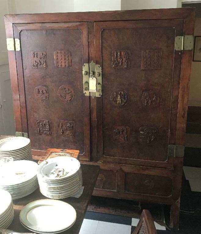 A Chinese-style dresser was taken by thieves