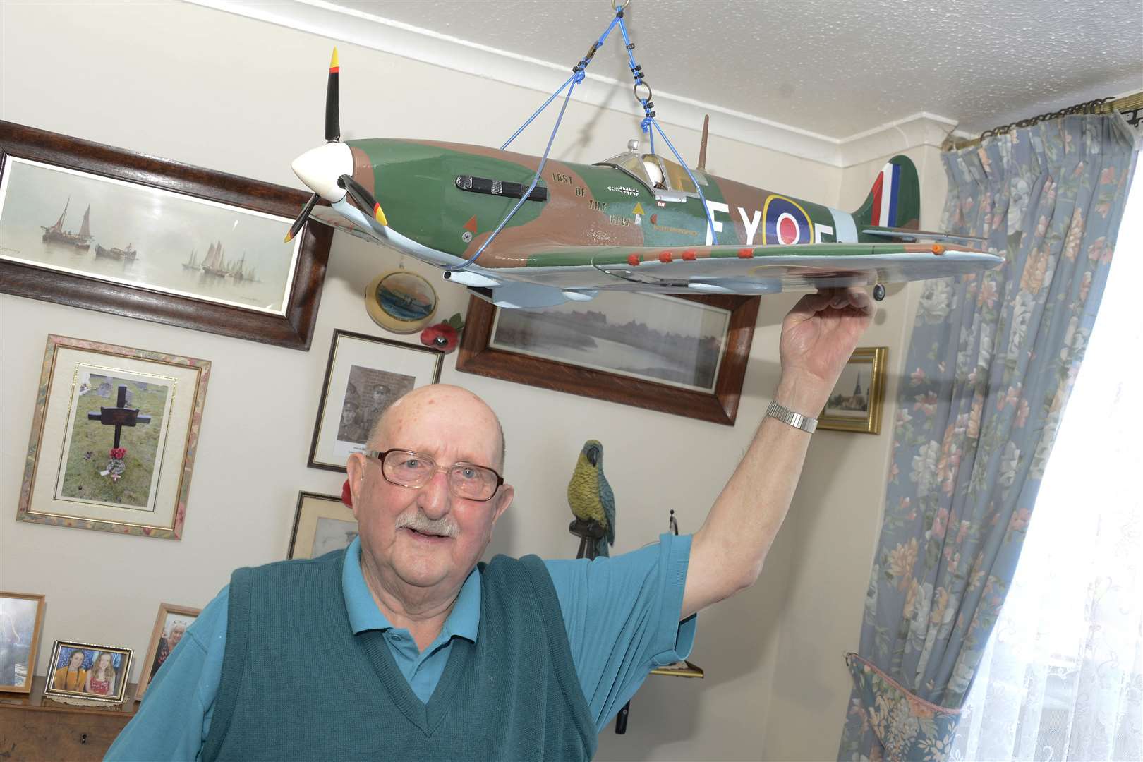 Peter Rainer with a model Spitfire he made.Picture: Paul Amos. (5722150)