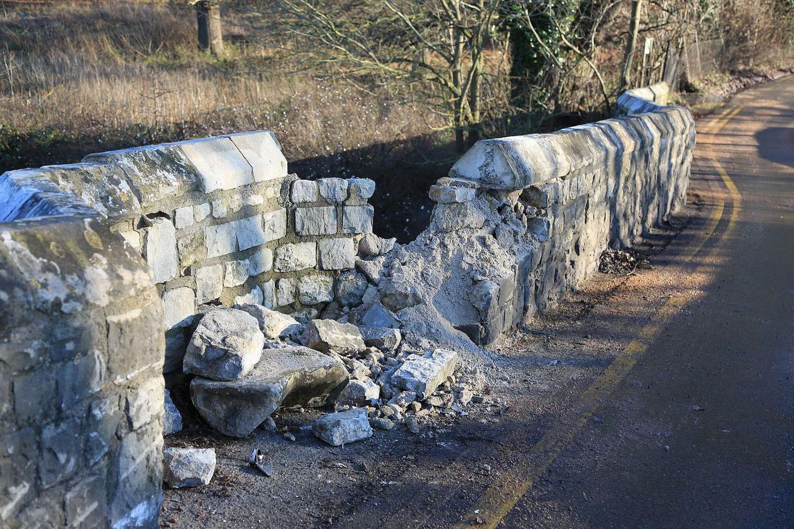 The damaged wall on Teston Bridge (5991450)