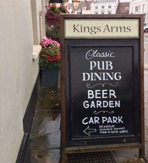 Classic pub dining – unfortunately the food didn’t live up to the claim