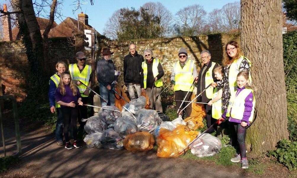 St Stephen’s Residents’ Association and St Michael’s Road Area Residents’ Association joined forces for their effort (9004050)