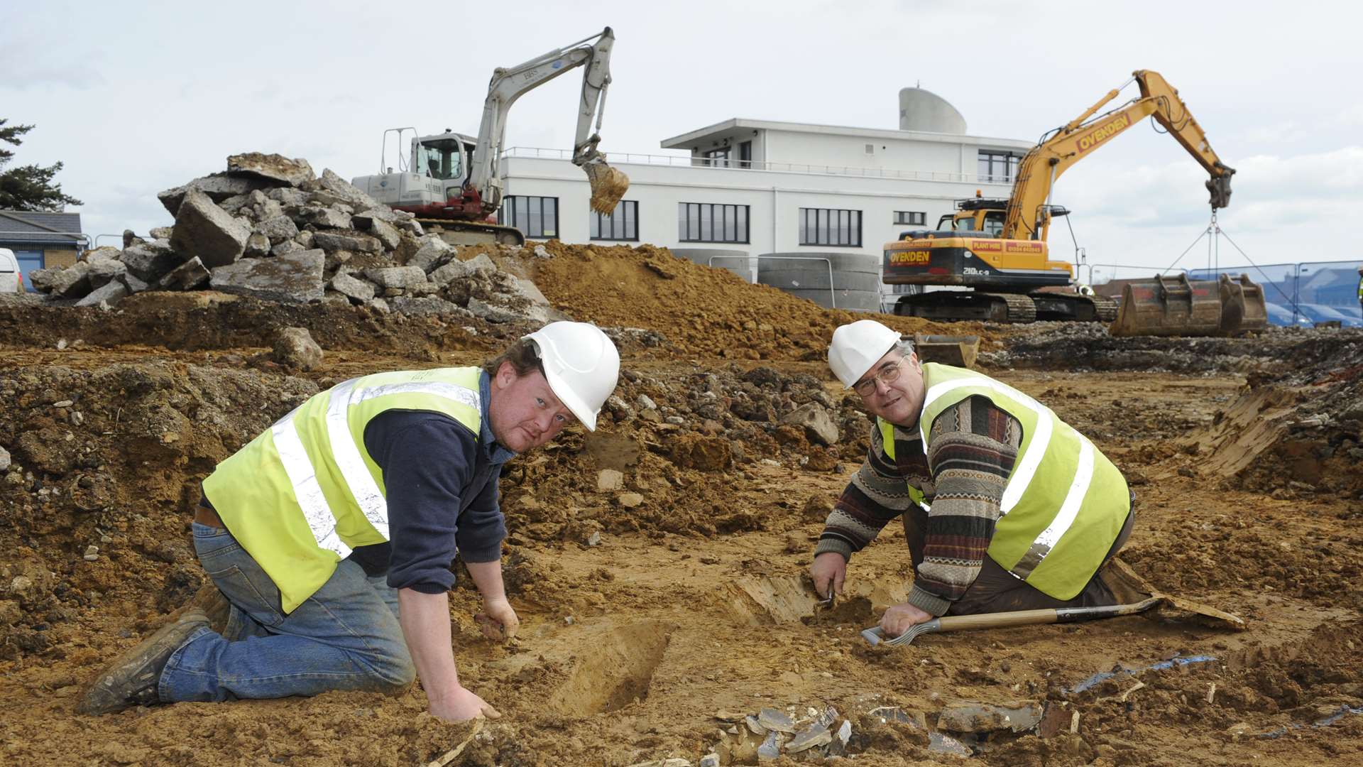 Archaeologists from Canterbury Archaeolist Trust, Paul-Samual Armour and Keith Parfitt