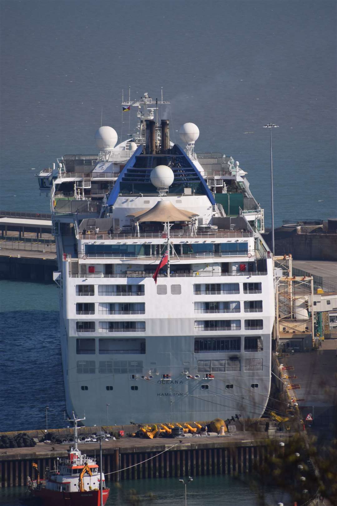 The 77,499gt Oceana docked beside her sister ‘Aurora’ at Dover Western Docks. (33609981)