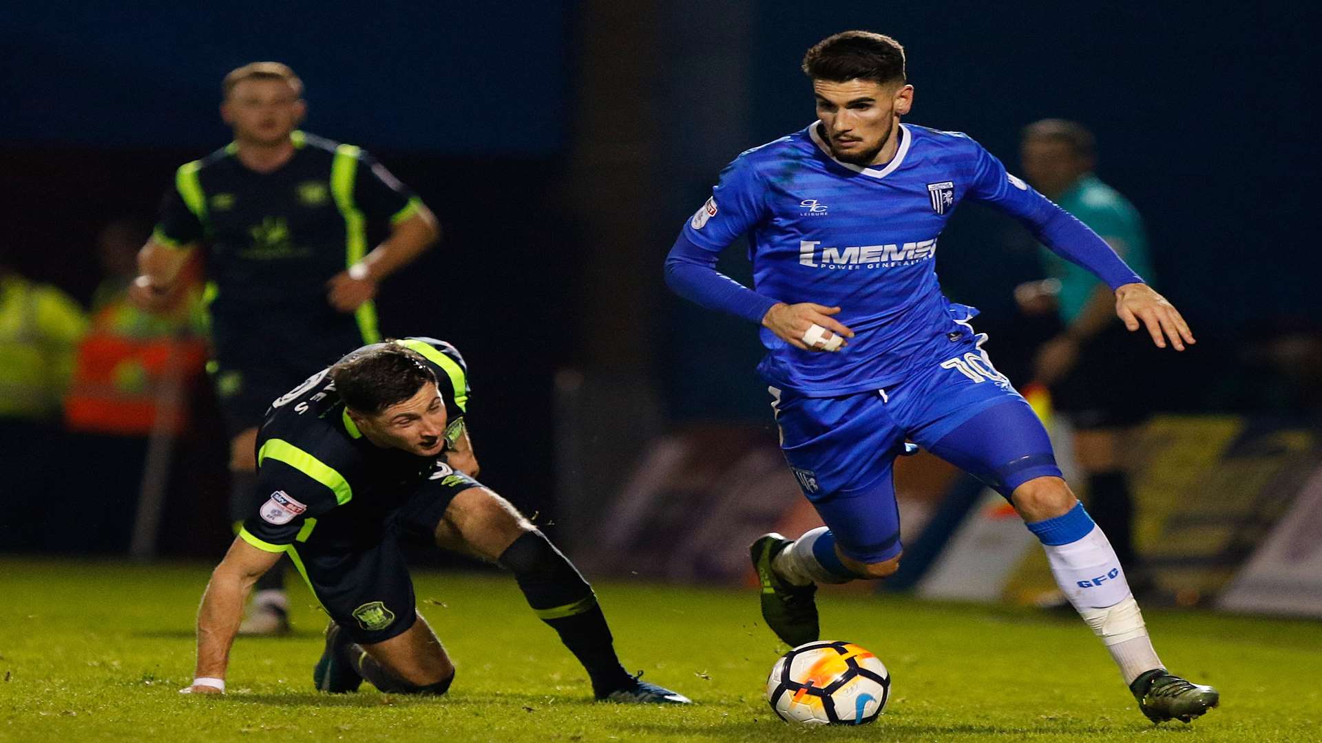 Gills forward Conor Wilkinson brings the ball forward. Picture: Andy Jones