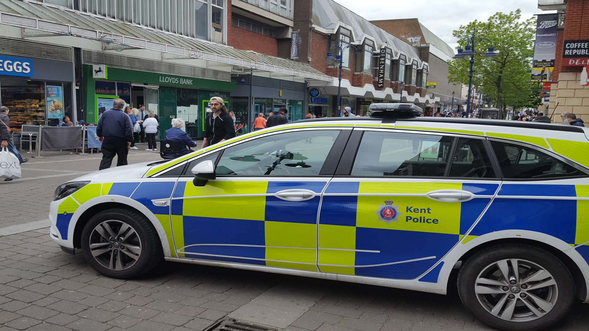 Police outside Lloyds Bank in New Road